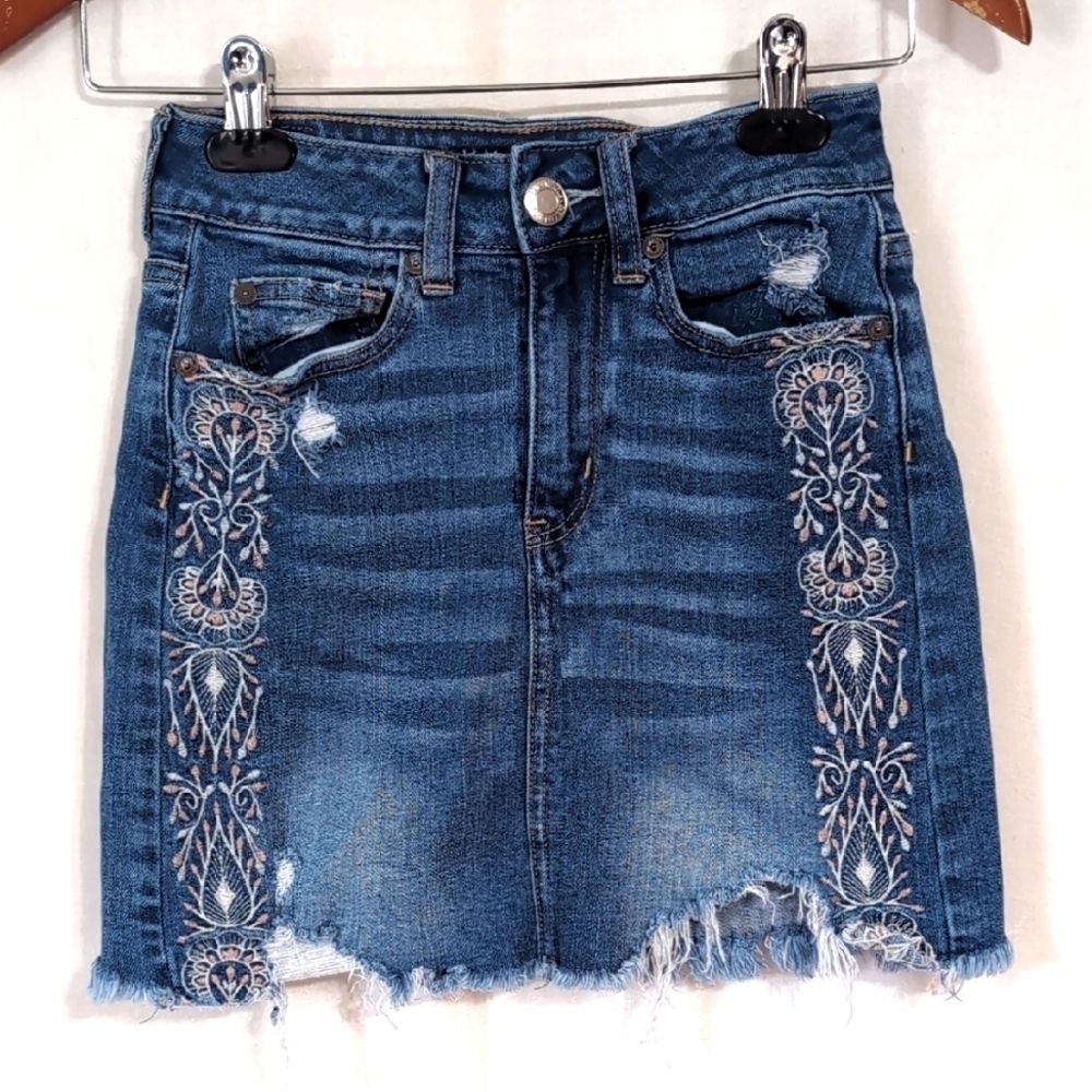 American Eagle Super Hi-Rise Mini Skirt Embroidered Front Denim Size 00